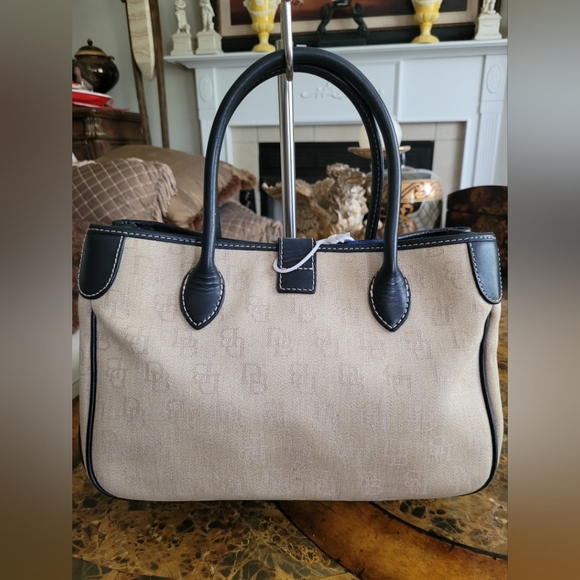 Dooney & Bourke Cream and Black Women's Bag - Picture 3 of 12